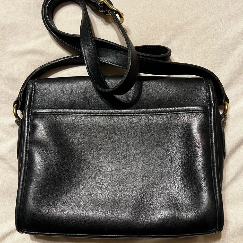 Coach Black Leather Interior - Picture 6 of 6